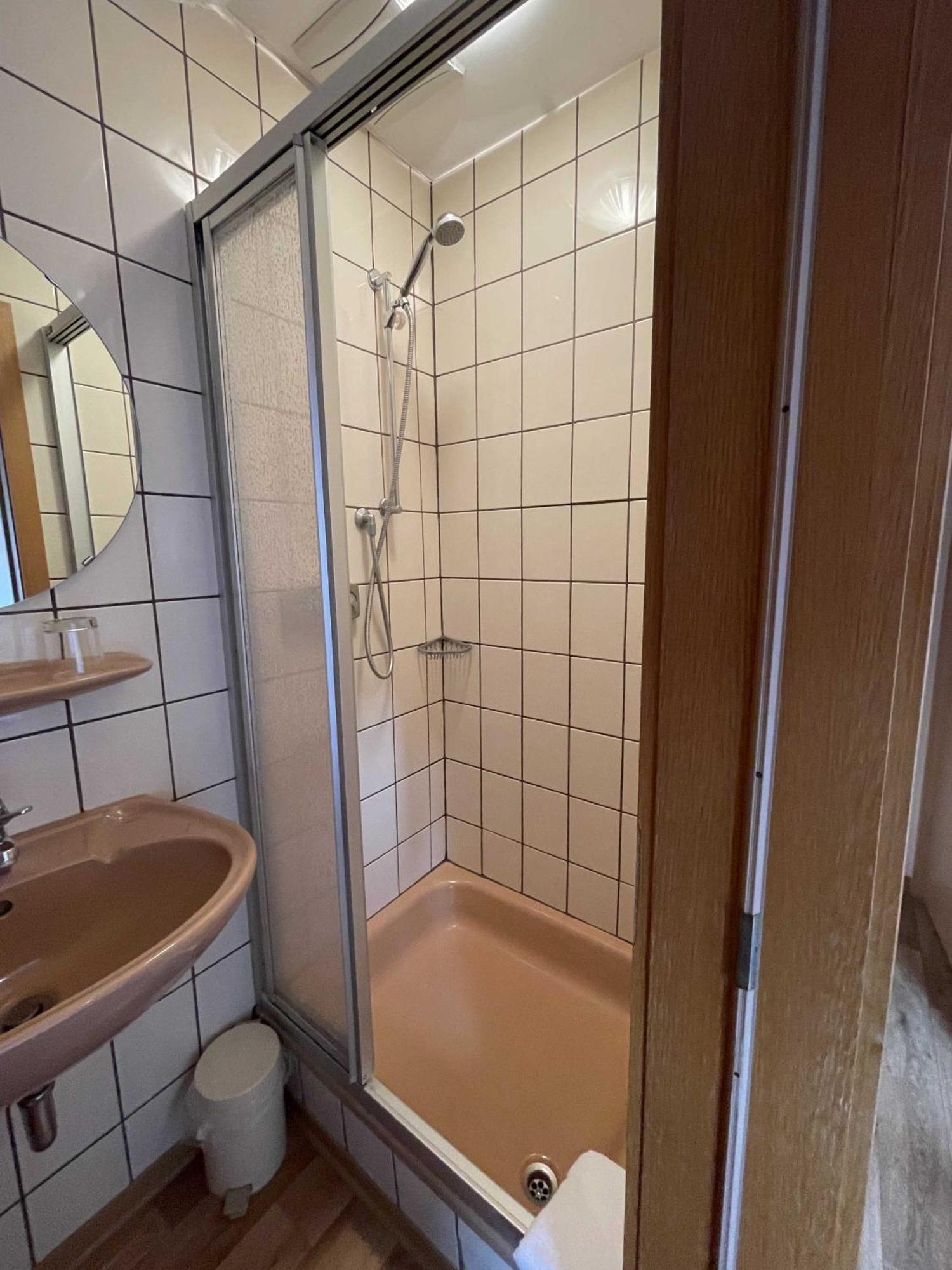Hotel Zur Mosel Minheim Exteriör bild