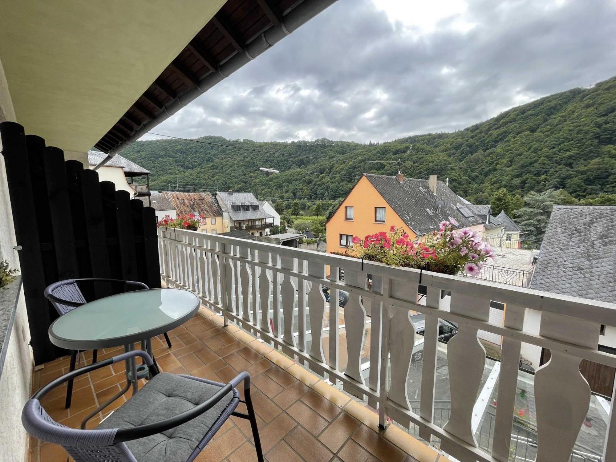 Hotel Zur Mosel Minheim Exteriör bild