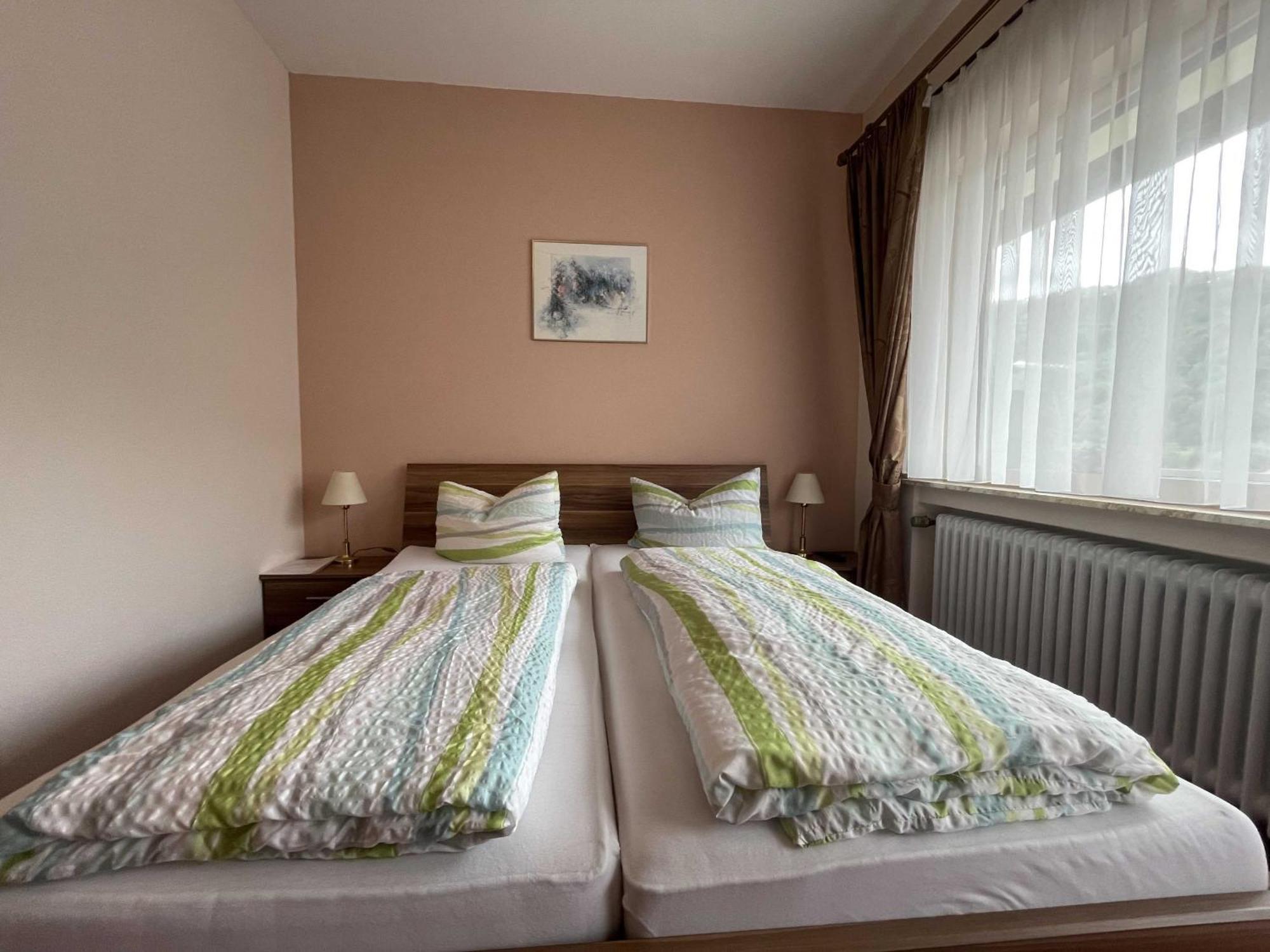 Hotel Zur Mosel Minheim Exteriör bild