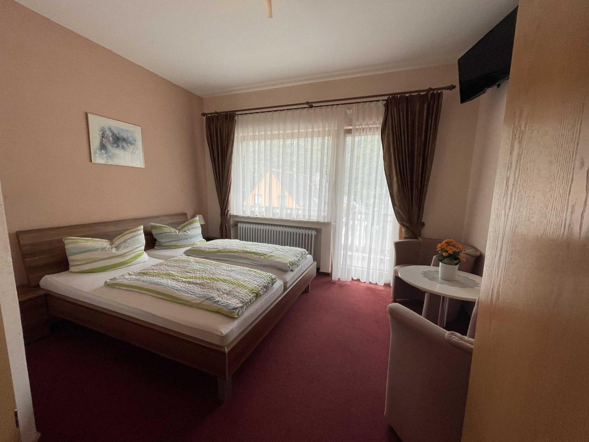 Hotel Zur Mosel Minheim Exteriör bild