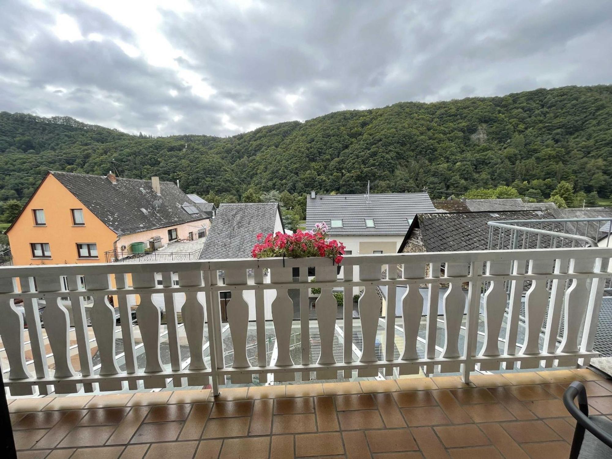 Hotel Zur Mosel Minheim Exteriör bild